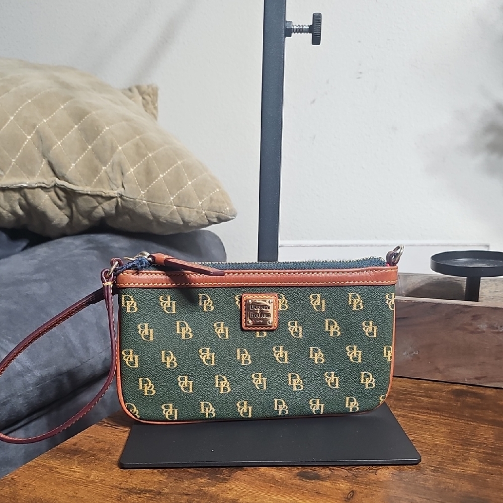 Dooney & Bourke Gretta Large Slim Wristlet...Ivy